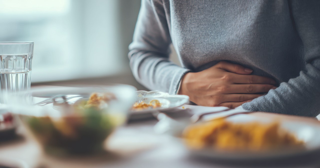 Przejedzenie przy wielkanocnym stole? Ten błąd tylko pogarsza sytuację