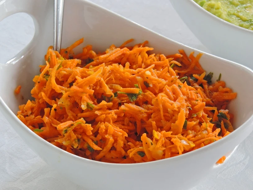 Sałatka z 3 składników na płaski brzuch. Dobry detoks organizmu po zimie