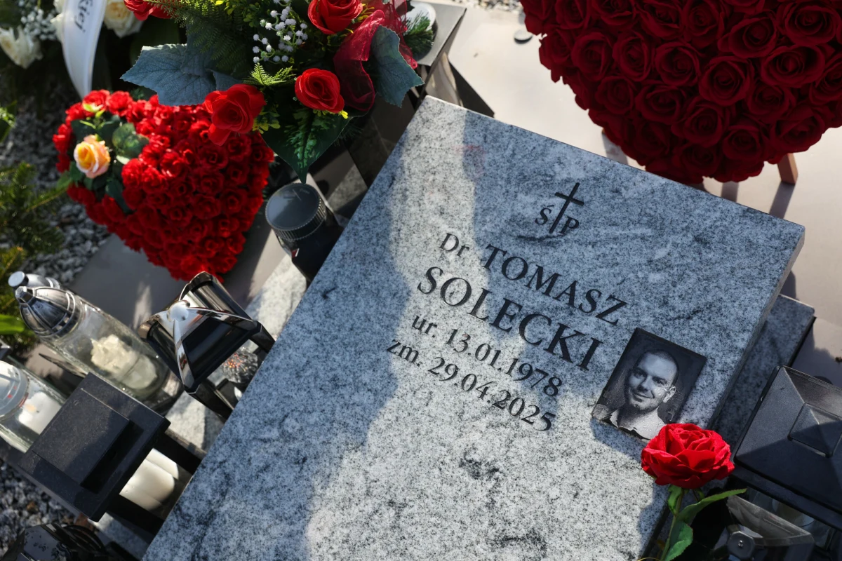 Do Sądu Okręgowego w Krakowie wpłynął wniosek prokuratury o umorzenie postępowania w sprawie zabójstwa lekarza Tomasza Soleckiego ze Szpitala Uniwersyteckiego. Śledczy chcą, by podejrzany Jarosław W. trafił do szpitala psychiatrycznego. 