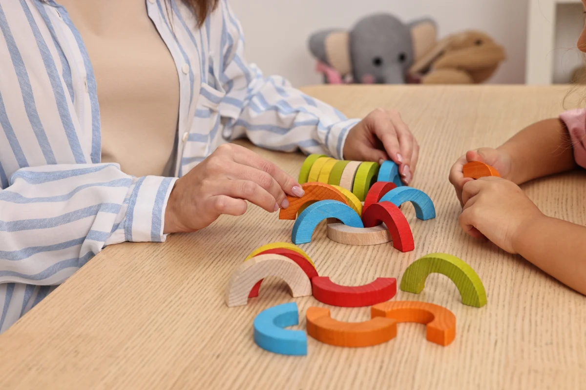 2 kwietnia na całym świecie obchodzony jest Światowy Dzień Świadomości Autyzmu. To wyjątkowa okazja, by zwrócić uwagę na potrzeby osób ze spektrum autyzmu oraz ich rodzin, a także promować wiedzę i empatię wobec tej grupy społecznej.