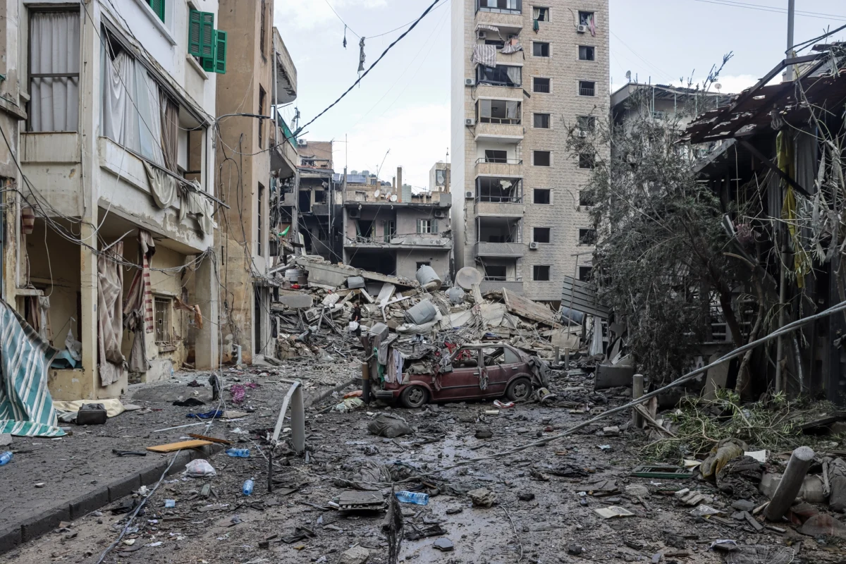 ​18 państw europejskich, w tym m.in. Polska, wezwało Izrael i Hezbollah do zakończenia trwającego od ponad miesiąca konfliktu. "Izraelskie operacje zbrojne w Libanie i ataki Hezbollahu na Izrael muszą się skończyć" - podkreślili szefowie MSZ w apelu cytowanym przez media.