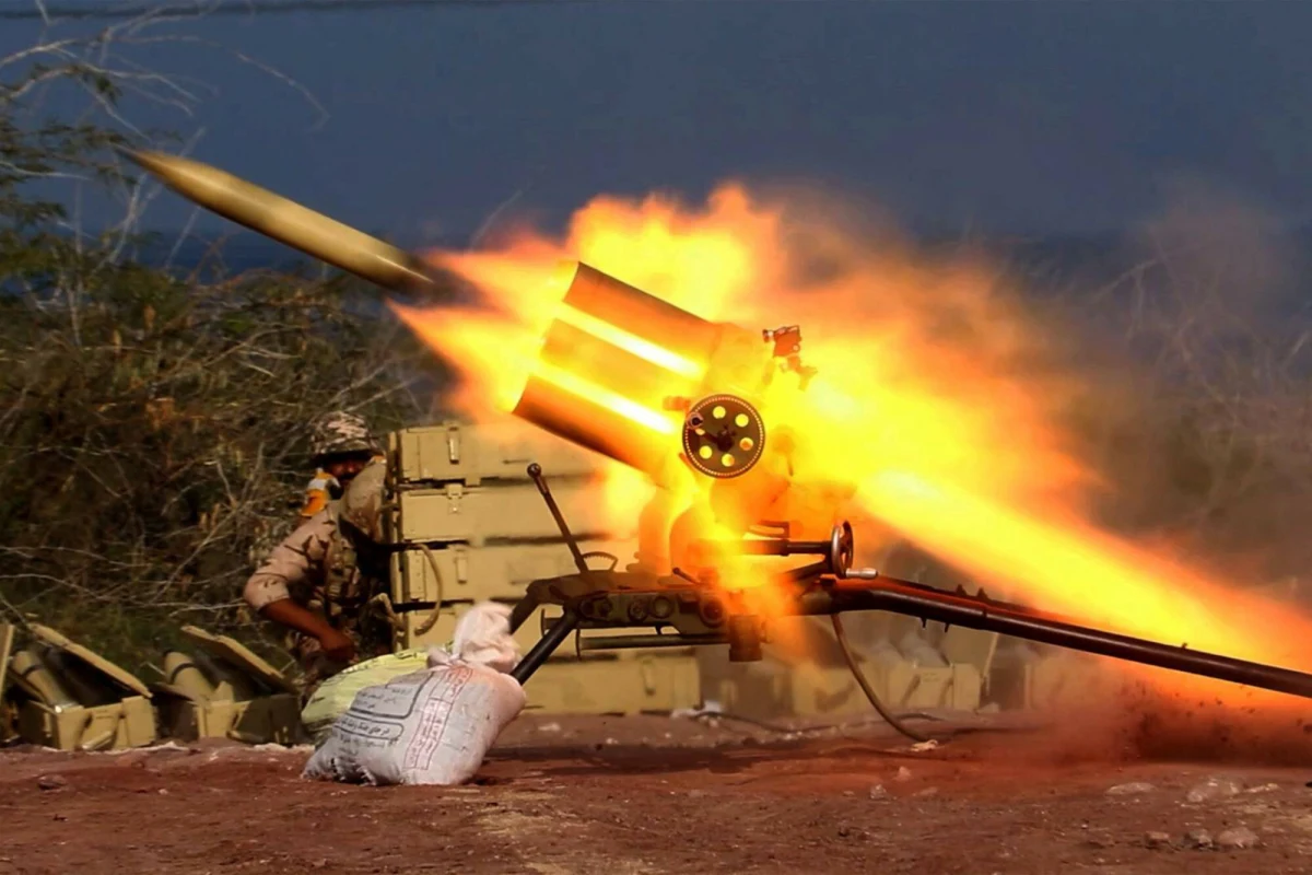 Według informacji CNN, powołującej się na amerykańskie służby wywiadowcze, mimo ponad miesiąca bombardowań prowadzonych przez USA i Izrael, około połowa irańskich wyrzutni rakiet balistycznych pozostaje nienaruszona. Wywiad podkreśla jednak, że część z tych wyrzutni jest obecnie niedostępna dla Iranu, ponieważ została zasypana gruzami w wyniku nalotów. Z raportem nie zgadza się Biały Dom.