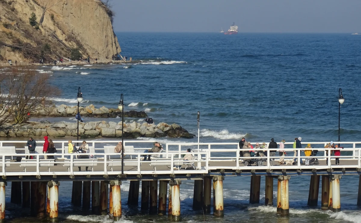 Wielu Polaków zdecydowało się w tym roku na spędzenie świąt nad Bałtykiem. Z danych Pomorskiej Regionalnej Organizacji Turystycznej wynika, że obłożenie w hotelach w okresie Wielkanocy na Pomorzu sięga blisko 100 proc.