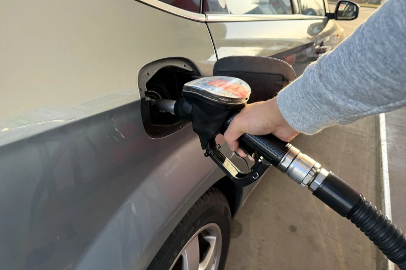 Rząd zrobił kierowcom prezent na święta. Ceny paliw w dół