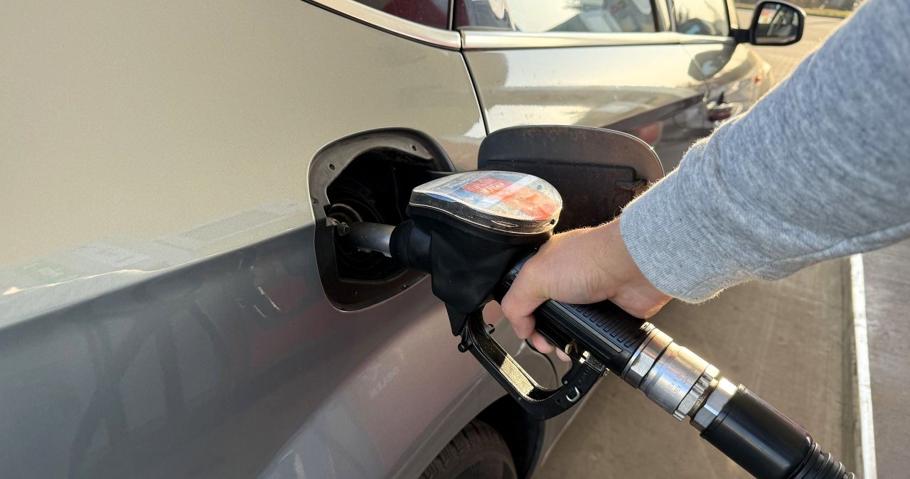 Rząd zrobił kierowcom prezent na święta. Ceny paliw w dół
