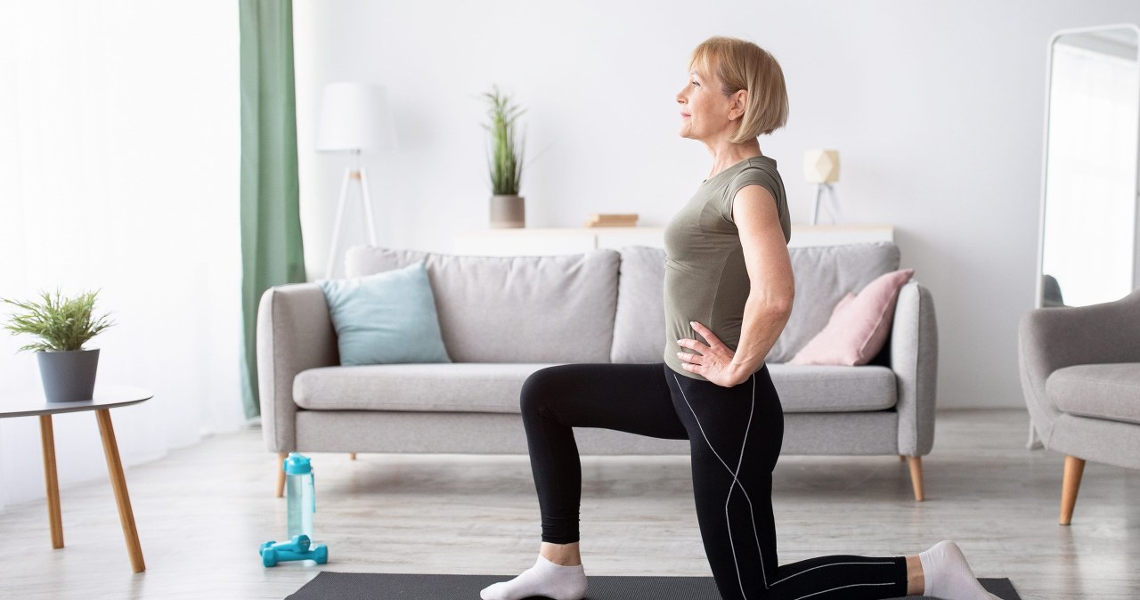 Jest szczególnie istotny po 40. roku życia. Wzmocnisz ciało w domu, bez sprzętu