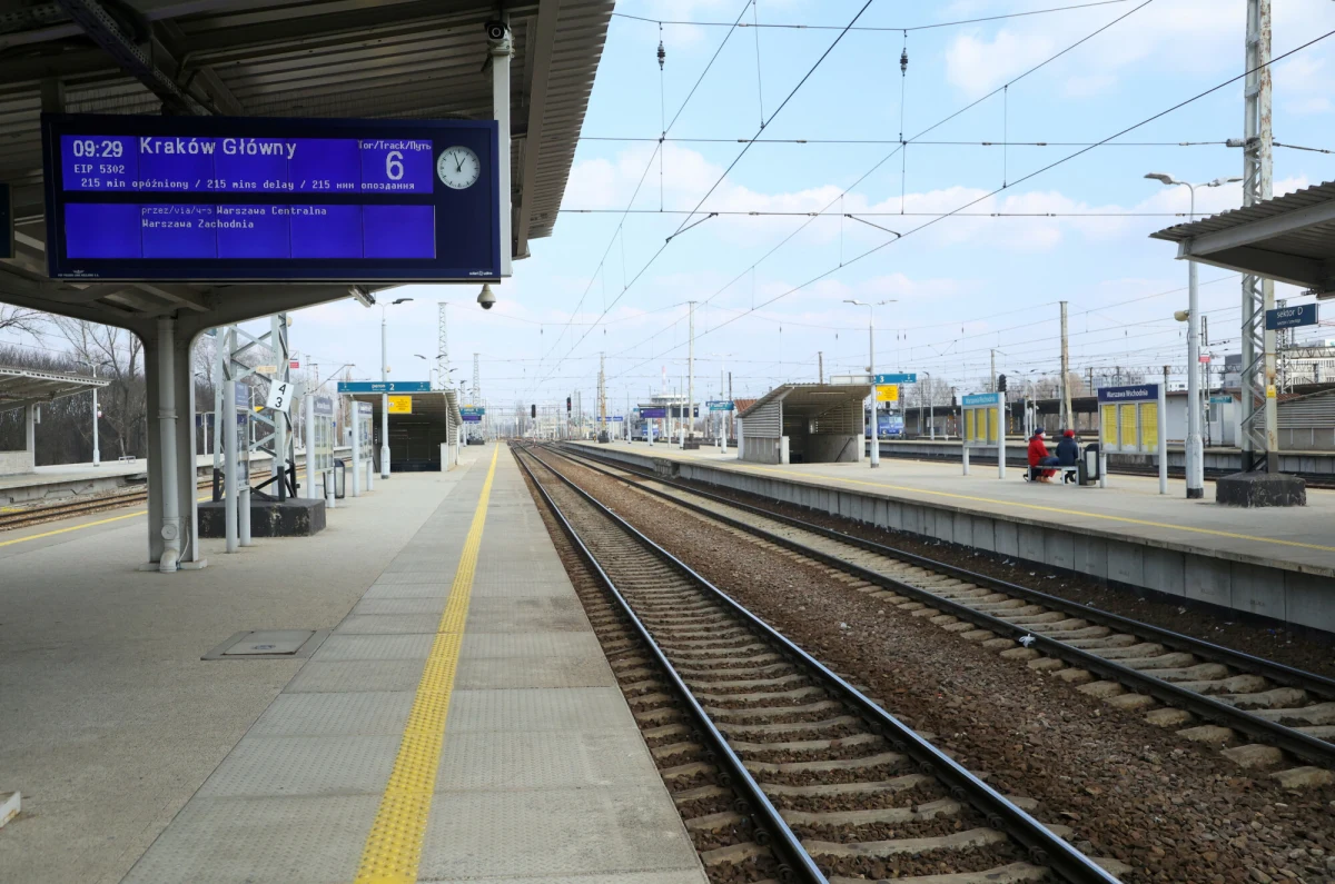 Warszawę czekają duże utrudnienia kolejowe. PKP Polskie Linie Kolejowe przygotowują się do przebudowy stacji Warszawa Wschodnia. To jedna z kluczowych inwestycji kolejowych w kraju, która oznacza dłuższe zmiany w kursowaniu pociągów dalekobieżnych.