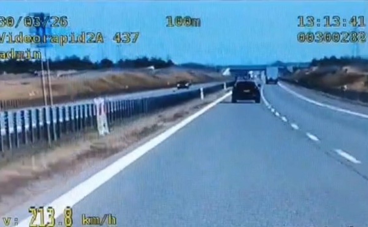 Jechał 213 km/h przy ograniczeniu do 120. Dostał mandat i punkty karne
