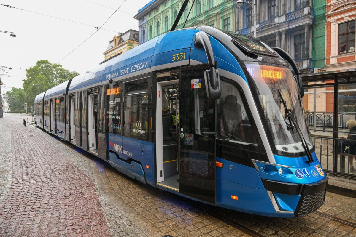 Brutalny atak na kontrolerkę biletów we Wrocławiu. Kobieta jest w szpitalu