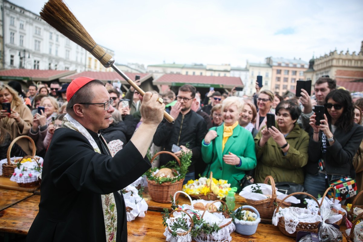 Poruszające słowa kard. Rysia na krakowskim rynku podczas święcenia pokarmów