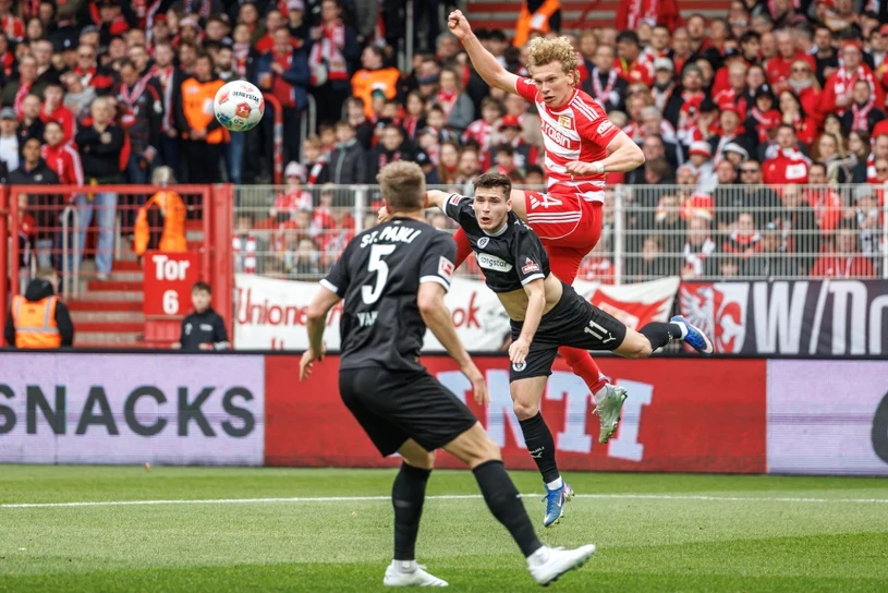 Widowiskowy strzał, a później taki cios. Polacy w centrum akcji w Niemczech