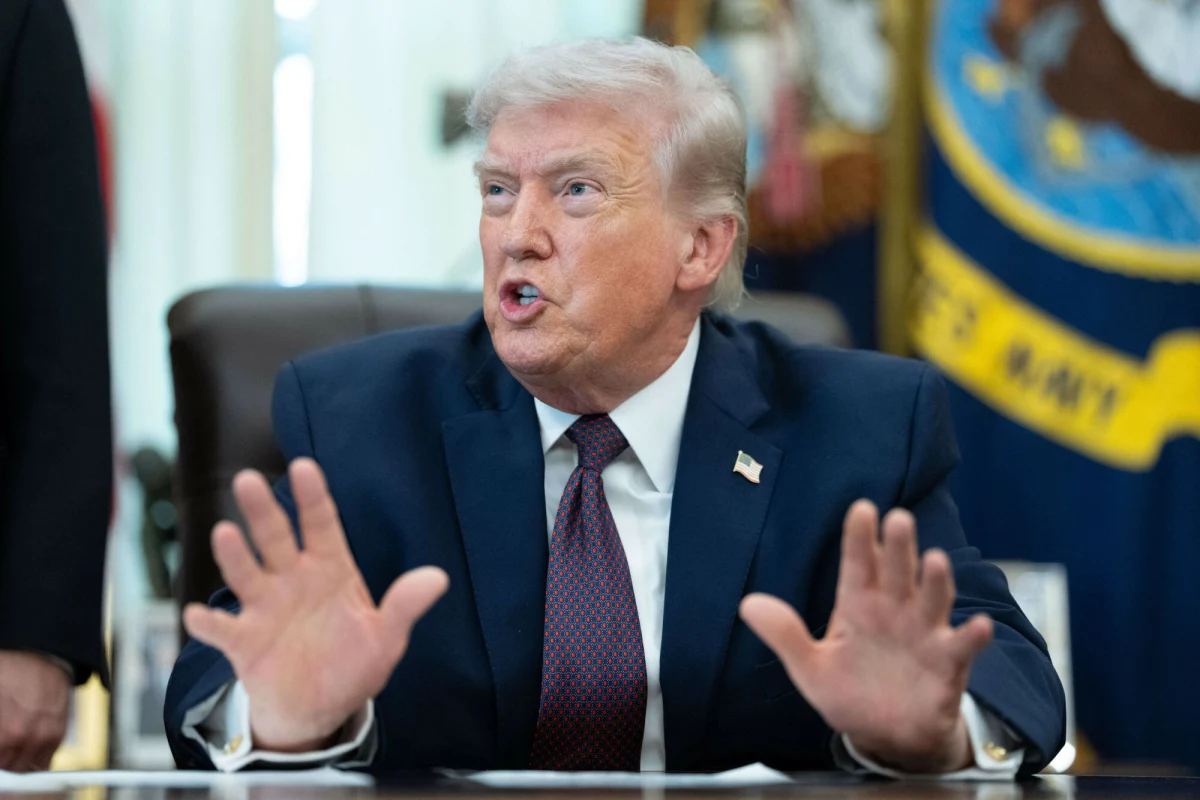 Prezydent USA Donald Trump ogłosił w niedzielę, że wierzy, iż do poniedziałku zawrze porozumienie z Iranem. Termin, który wyznaczył dla tego kraju na otwarcie cieśniny Ormuz albo zawarcie porozumienia, upływa w nocy z poniedziałku na wtorek (o godz. 2 czasu polskiego). W niedzielę polityk zagroził oponentom "piekłem", jeśli ten ważny szlak morski nie zostanie otwarty. Amerykański przywódca przekazał także, że wcześniej w tym roku USA wysłały protestującym w Iranie broń za pośrednictwem Kurdów.