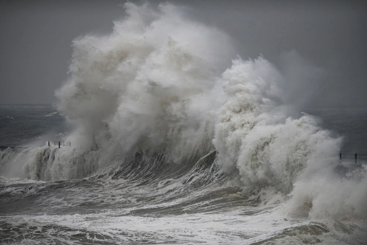 ​Norwescy ratownicy zakończyli w niedzielę poszukiwania marynarza, który po południu w trakcie sztormu "Dave" wypadł za burtę tankowca na Morzu Północnym. Mężczyzny nie udało się odnaleźć. Uznano, że nie ma już szans na odnalezienie go żywego.

