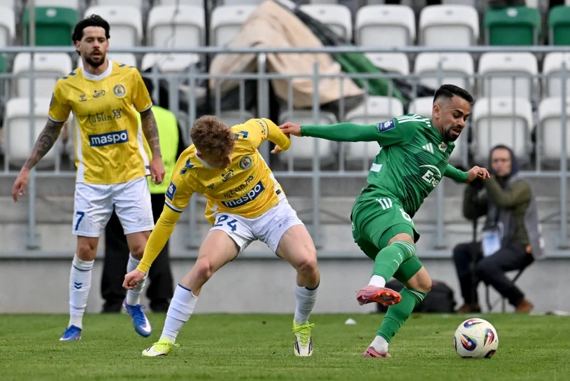 Koszmarny błąd bramkarza Motoru. Radomiak w końcu trafia i ucieka