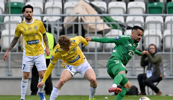 Koszmarny błąd bramkarza Motoru. Radomiak w końcu trafia i ucieka