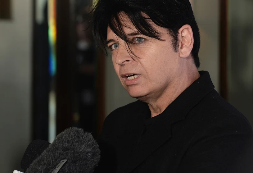 Niemal całkowicie stracił słuch. Gwiazdor nie rezygnuje z koncertów