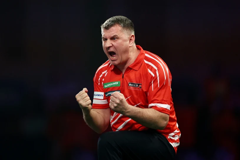 Krzysztof Ratajski w półfinale. Deklasacja przy tarczy. 6:2 dla Polaka