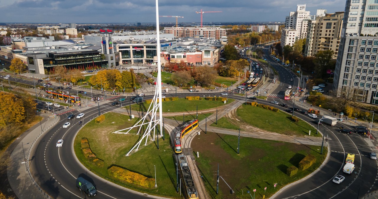 Śmigłowiec Black Hawk nad centrum Warszawy. Akcja kontrterrorystów