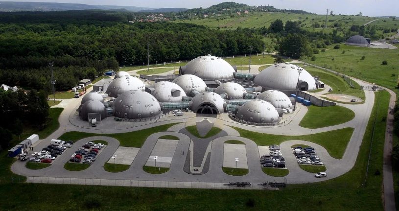 Alvernia Planet koło Krakowa otwiera największe kino 360° w Europie