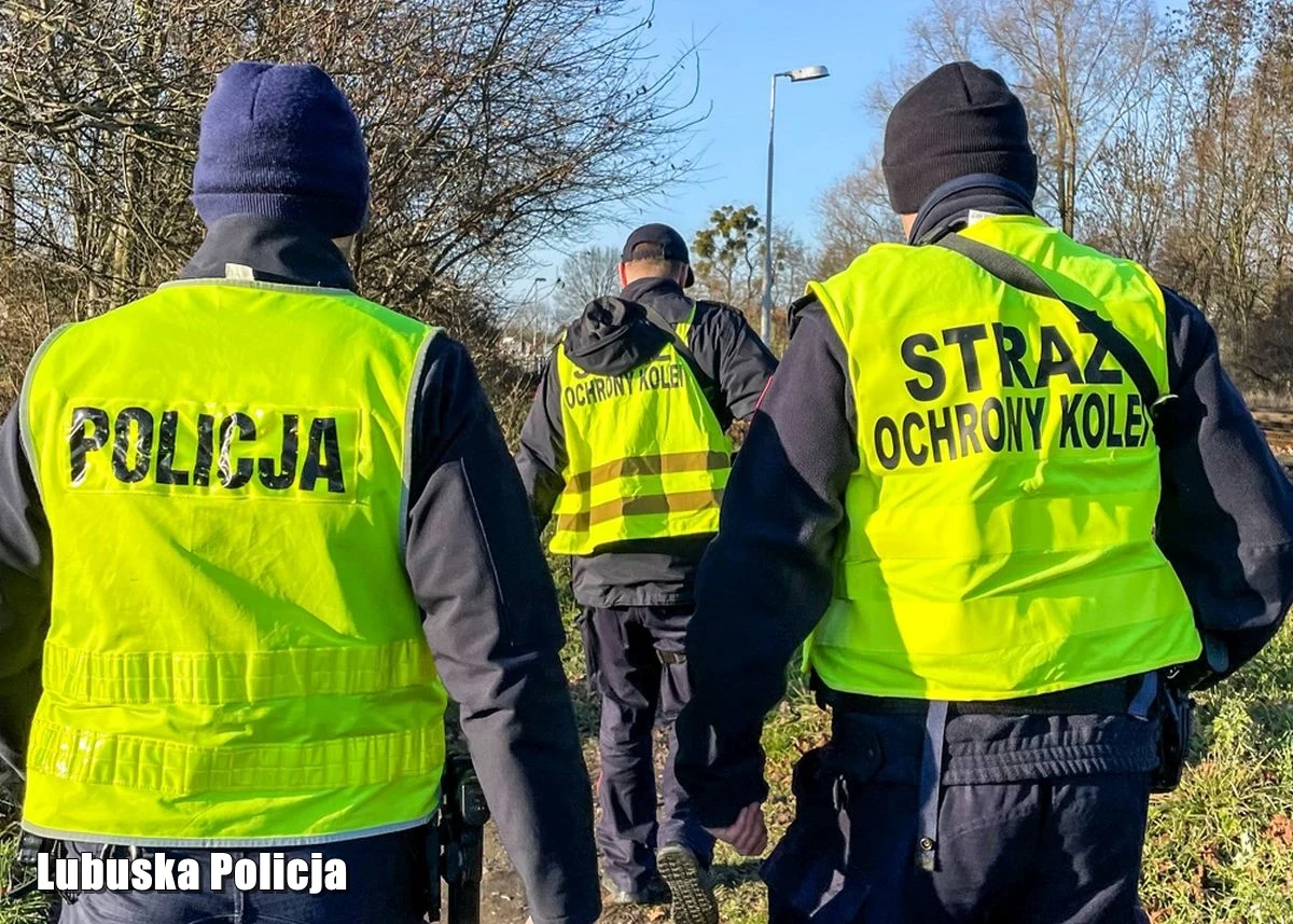 W Kowalowie koło Słubic (woj. lubuskie) doszło do niepokojącego incydentu. Policja zatrzymała 48-letniego obywatela Chin, który fotografował infrastrukturę kolejową. Służby sprawdzają, w jakim celu mężczyzna wykonywał zdjęcia i analizują zawartość jego telefonu.