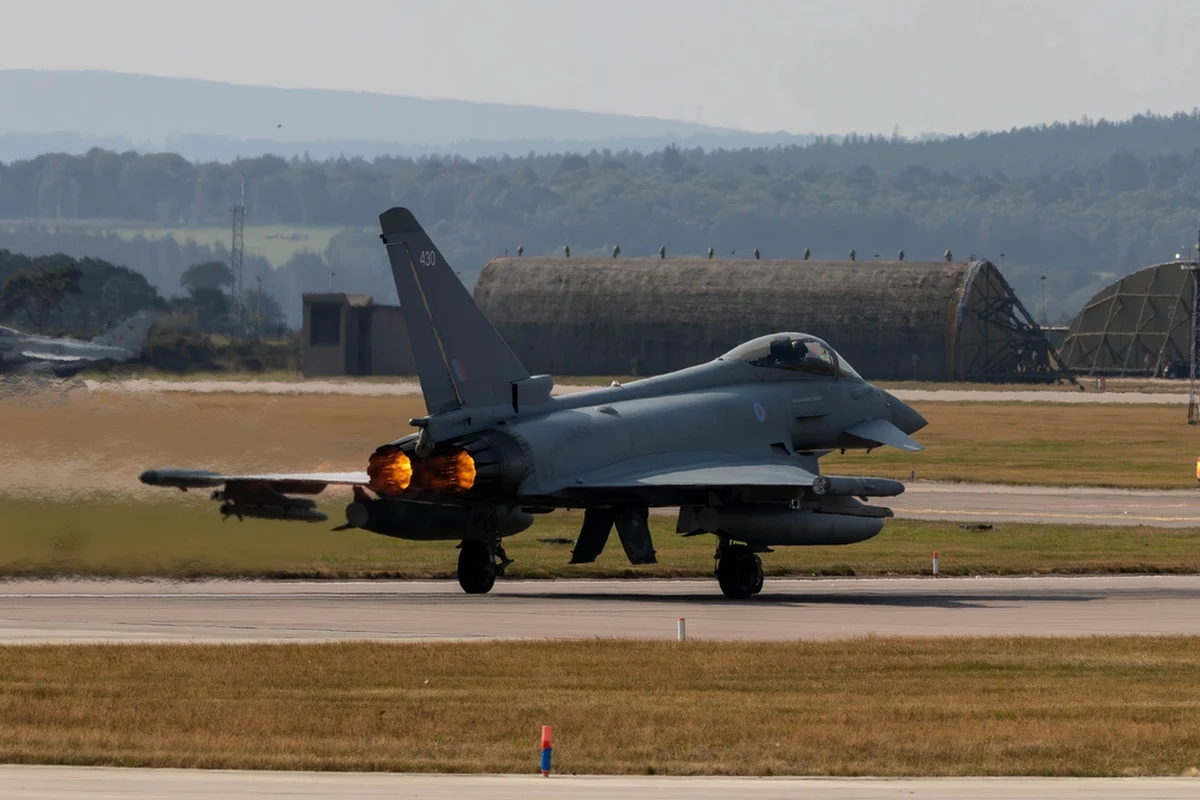 Podczas gdy Donald Trump grozi Iranowi uderzeniem, które cofnie kraj do "epoki kamienia", główny sojusznik USA komplikuje plany Waszyngtonu. Wielka Brytania odmówi Stanom Zjednoczonym dostępu do baz wojskowych RAF, jeśli Trump zdecyduje się na przeprowadzenie zapowiadanego ataku na irańskie cele po wygaśnięciu ultimatum w sprawie cieśniny Ormuz.