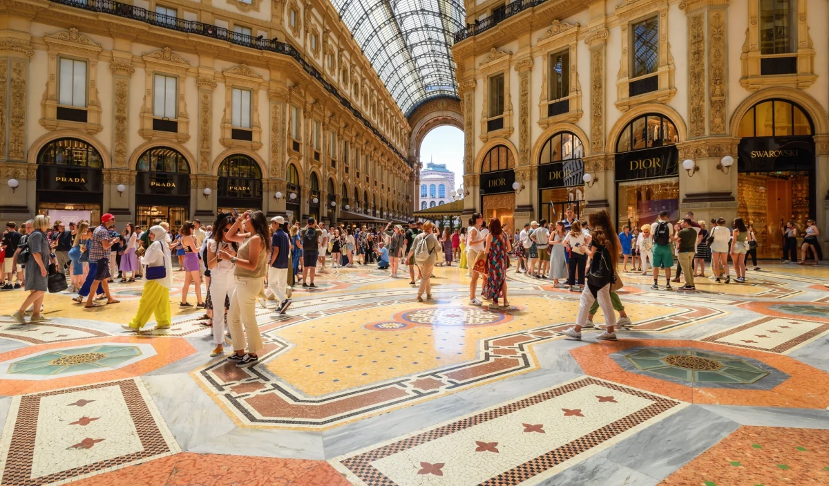 Mediolan staje się nowym celem dla superbogatych, którzy jeszcze niedawno jako miejsce do życia wybierali Dubaj. Powodem są zarówno obawy o bezpieczeństwo w związku z wojną na Bliskim Wschodzie, jak i atrakcyjne włoskie przepisy podatkowe.