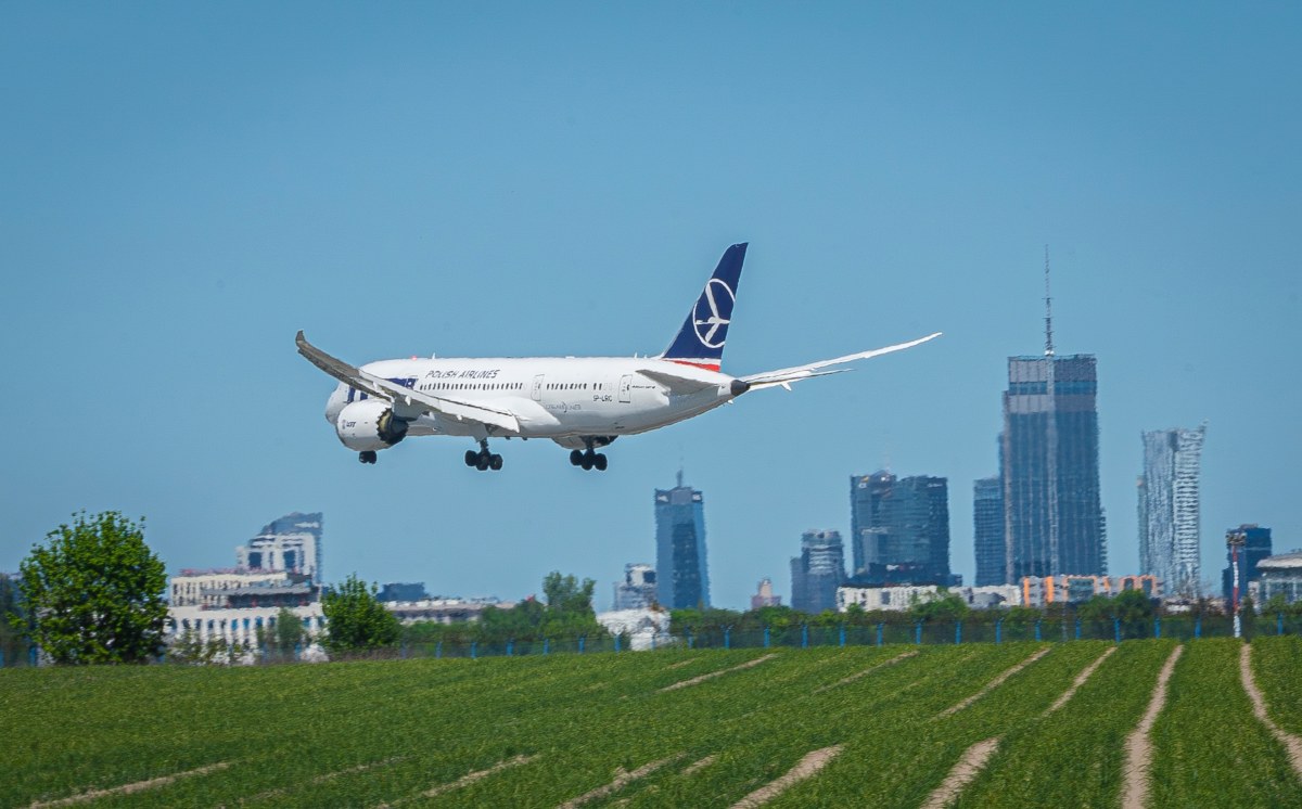 ​Piorun uderzył w samolot LOT. Maszyna zawróciła