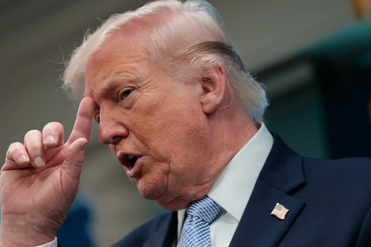 Prezydent Donald Trump jest jak "wściekły pies", jest najbardziej "żądny krwi" spośród najwyższych decydentów w Białym Domu, podczas gdy jego negocjatorzy zachęcają go, by próbował zawrzeć porozumienie - donosi portal Axios, powołując się na amerykańskich oficjeli. Urzędnicy mówią o niewielkich szansach na powodzenie negocjacji. Według "WSJ" Iran zerwał bezpośrednią komunikację z USA w związku z groźbą o "zniszczeniu całej cywilizacji", ale rozmowy z mediatorami na temat zawieszenia broni wciąż trwają.