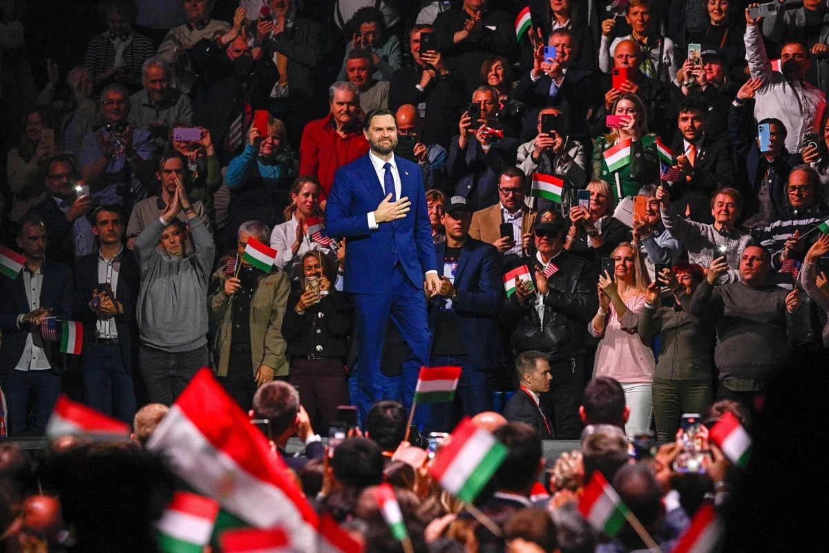 "Kocham Viktora Orbana, jestem jego fanem" - powiedział prezydent USA Donald Trump do tłumu zgromadzonego w Budapeszcie na wiecu wiceprezydenta USA J.D. Vance'a i premiera Węgier. Trump przemawiał do uczestników wiecu przez telefon Vance'a. "Przyjaciele, idźcie w niedzielę na wybory i stańcie u boku Orbana" - agitował Węgrów wiceprezydent USA.