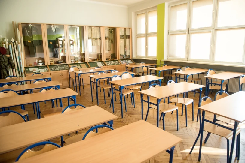 Groźna choroba u nauczycielki. Niemal 200 dzieci wysłano na testy