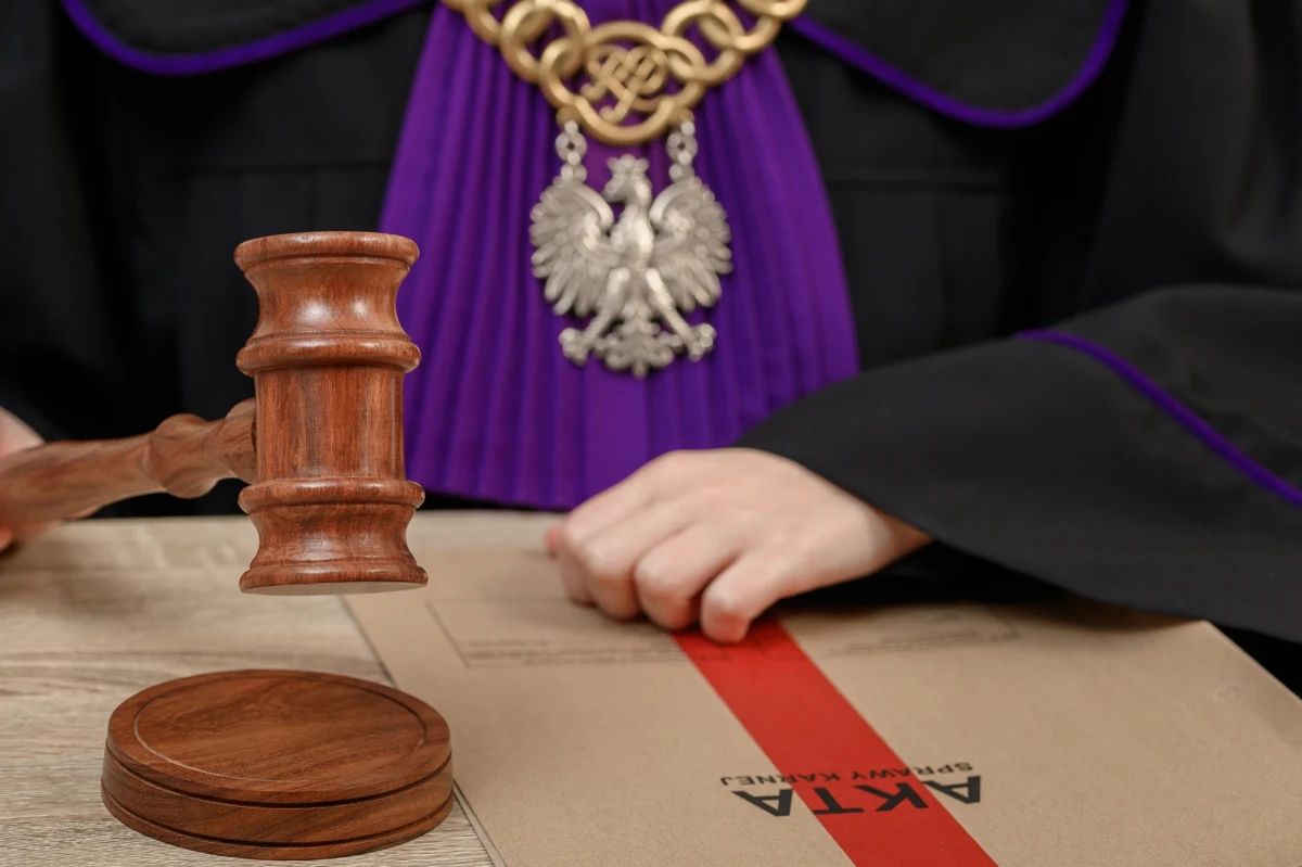 Jest zgoda sądu na wydanie Niemcom poszukiwanego Europejskim Nakazem Aresztowania Rafała S. Polak został zatrzymany w Nowym Żmigrodzie na Podkarpaciu. Niemiecka prokuratura zarzuca mu napaść seksualną - za ten czyn grozi mu w Niemczech nawet 15 lat więzienia.