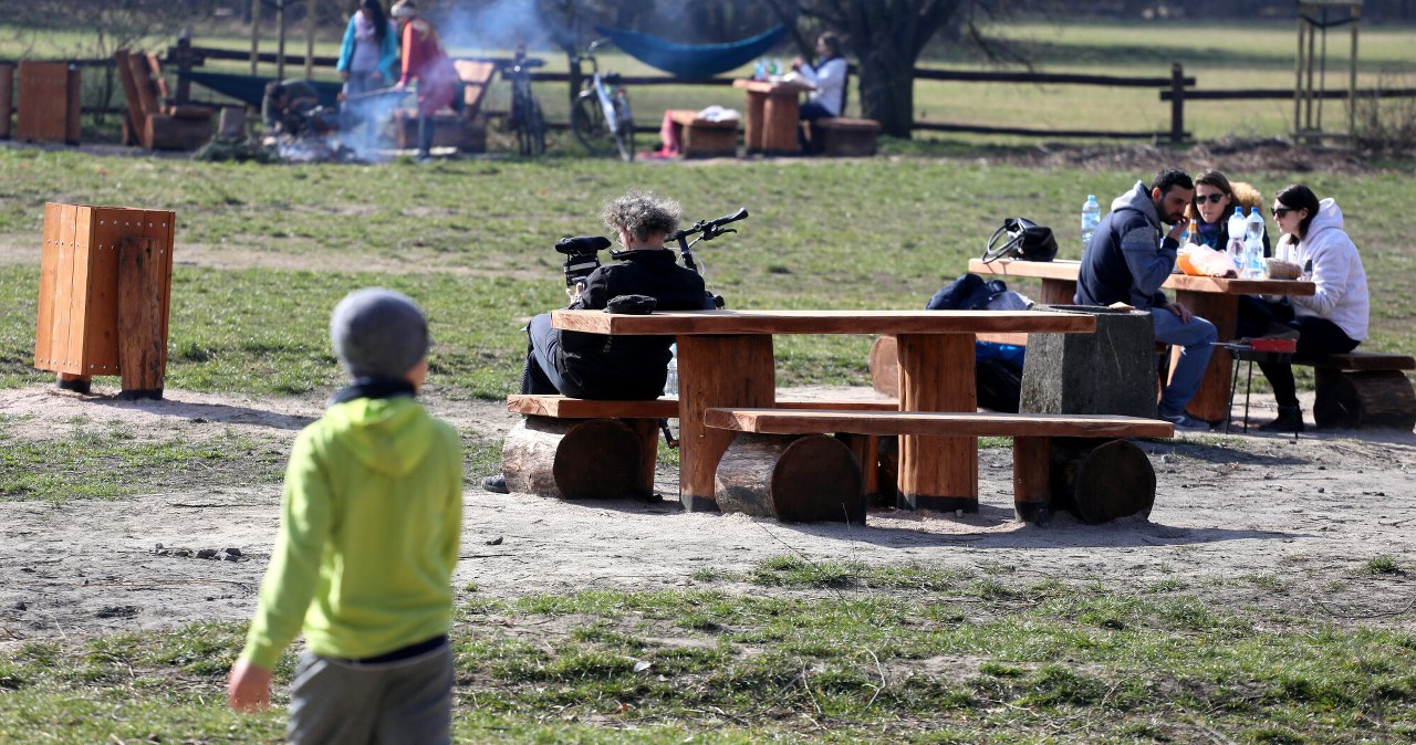 Grille, butelki i pampersy. Burmistrz warszawskich Bielan nie wytrzymał Grille, butelki i pampersy. Burmistrz warszawskich Bielan nie wytrzymał