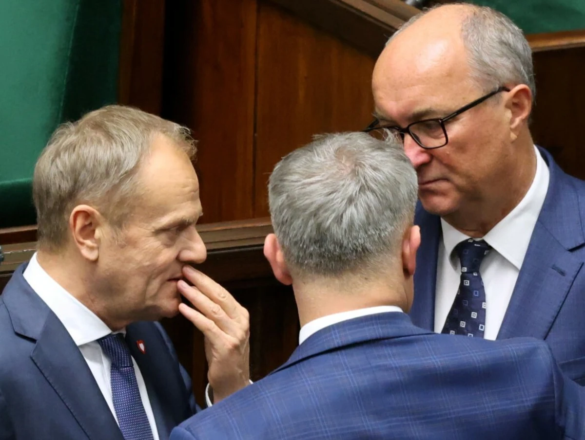 Donald Tusk ujawnił informacje dotyczące wpłat prezesa Zondacrypto Przemysława Krala na rzecz fundacji Zbigniewa Ziobry i Przemysława Wiplera. Zwrócił się też do marszałka Sejmu Włodzimierza Czarzastego o możliwie szybkie przystąpienia do głosowania ws. odrzucenia weta. "​Czas ponownego głosowania w Sejmie nad wetem prezydenta do ustawy o rynku kryptoaktywów zbliża się nieuchronnie" - powiedział w środę premier.