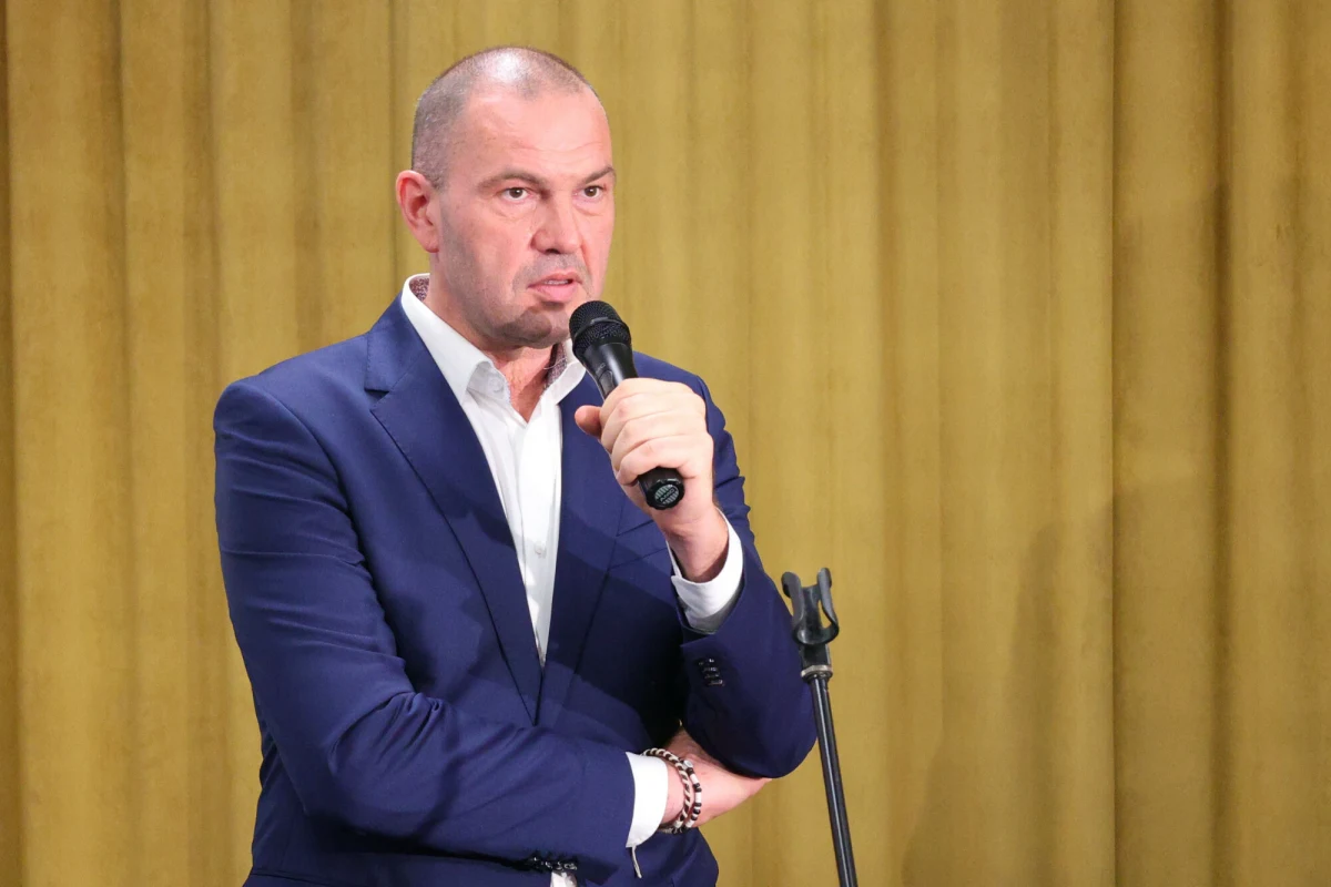 Ile pieniędzy brakuje w tej chwili Narodowemu Funduszowi Zdrowia? Dlaczego dziura w budżecie jest coraz większa, skoro nakłady na zdrowie są rekordowe? Co jest przyczyną kłopotów systemu ochrony zdrowia? Gościem w Popołudniowej rozmowie w RMF FM będzie Jakub Szulc, wiceprezes NFZ.