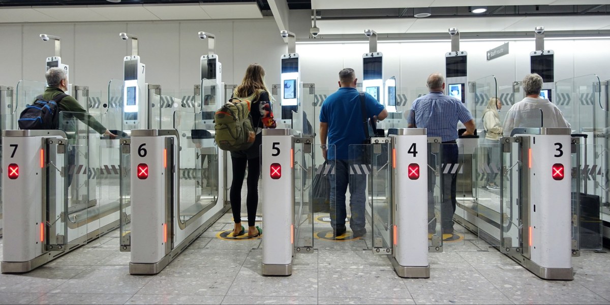 Szybciej i wygodniej. Lotnisko w Katowicach inwestuje w nowoczesne bramki