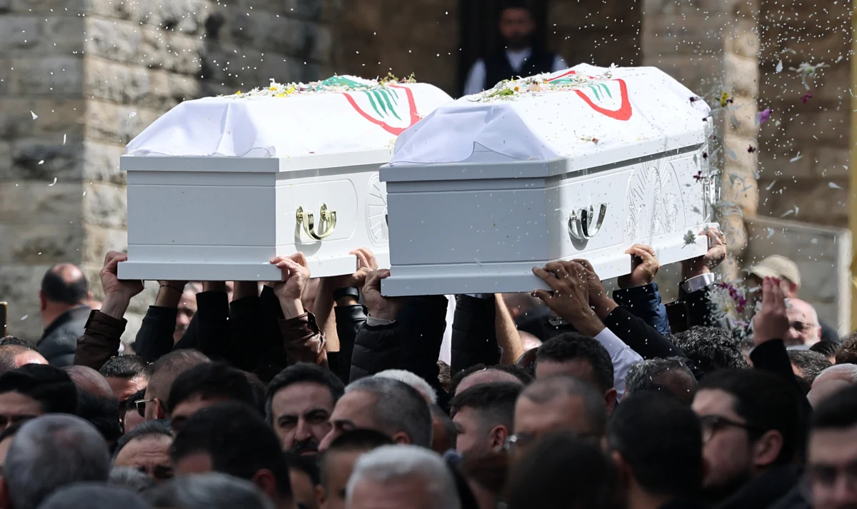 Siły Powietrzne Izraela przeprowadziły w środę najintensywniejszą od początku marca falę nalotów na cele Hezbollahu w Libanie, atakując - jak informuje Tel Awiw - niemal 100 obiektów tej organizacji. Według libańskiego resortu zdrowia, w wyniku izraelskich ataków w całym kraju zabitych bądź rannych zostało kilkaset osób.