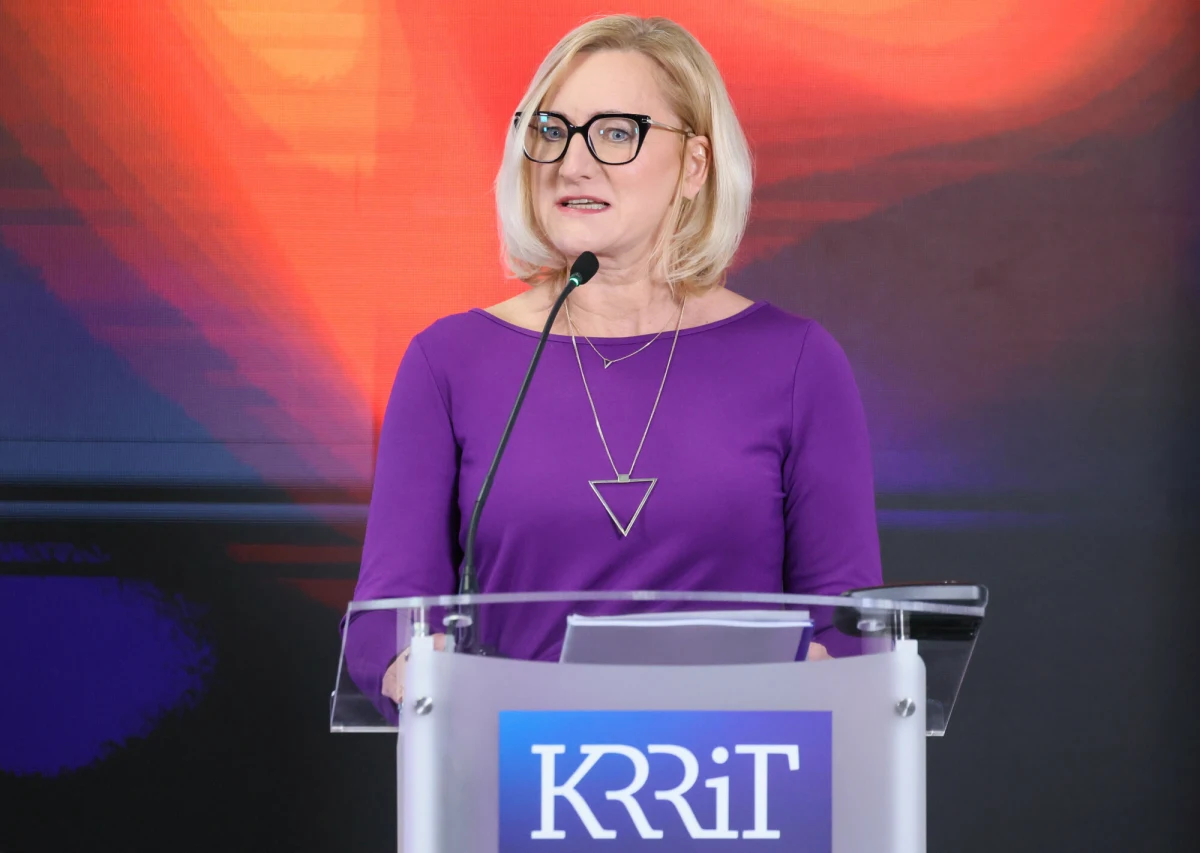 Krajowa Rada Radiofonii i Telewizji skierowała zawiadomienie do prokuratury w sprawie działań osób odpowiedzialnych za prowadzenie w likwidacji Telewizji Polskiej, Polskiego Radia oraz Rozgłośni Regionalnych Polskiego Radia. Przewodnicząca KRRiT Agnieszka Glapiak w komunikacie opublikowanym na stronie instytucji podkreśla, że państwo polskie nie może akceptować sytuacji, w której kluczowe media funkcjonują w warunkach budzących wątpliwości co do legalności ich działań. 