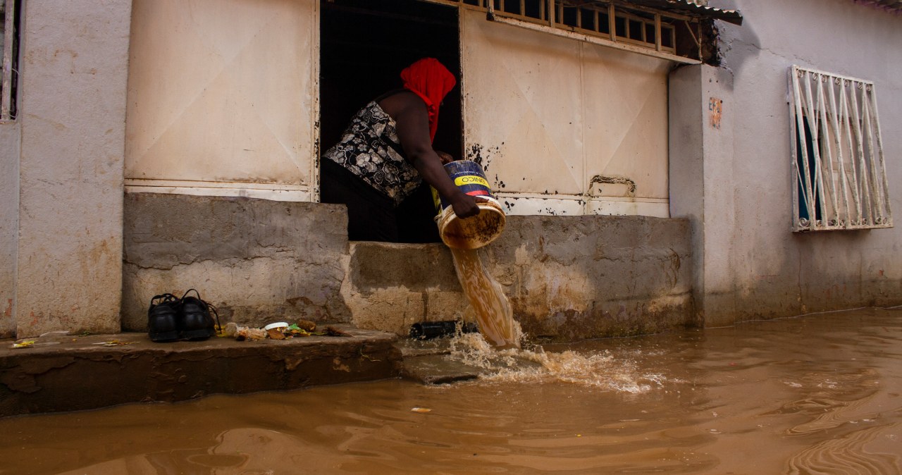Ulewy zawaliły setki domów w Angoli. Bilans ofiar wzrósł do 40 Ulewy zawaliły setki domów w Angoli. Bilans ofiar wzrósł do 40