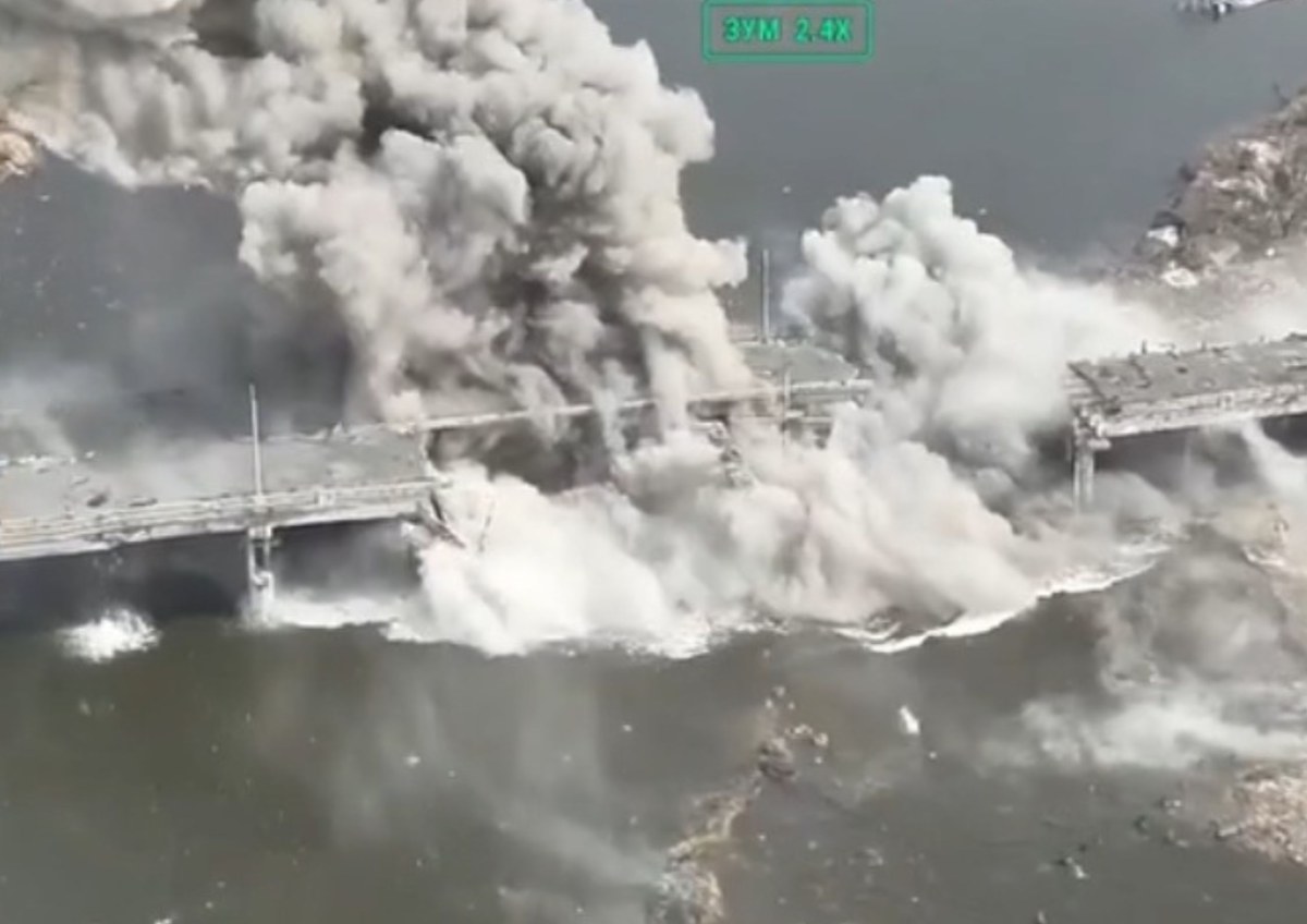 Ukraińcy wysadzili most dronami. Pierwsza taka sytuacja w historii. NAGRANIE