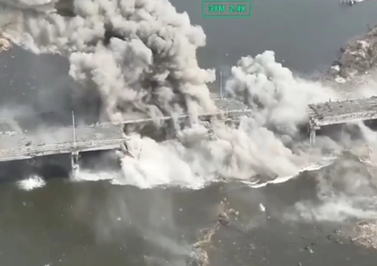 Ukraińcy zniszczyli most w okupowanej przez Rosję części obwodu chersońskiego. To pierwszy przypadek całkowitego zniszczenia mostu przy użyciu dronów - informuje "The Telegraph".