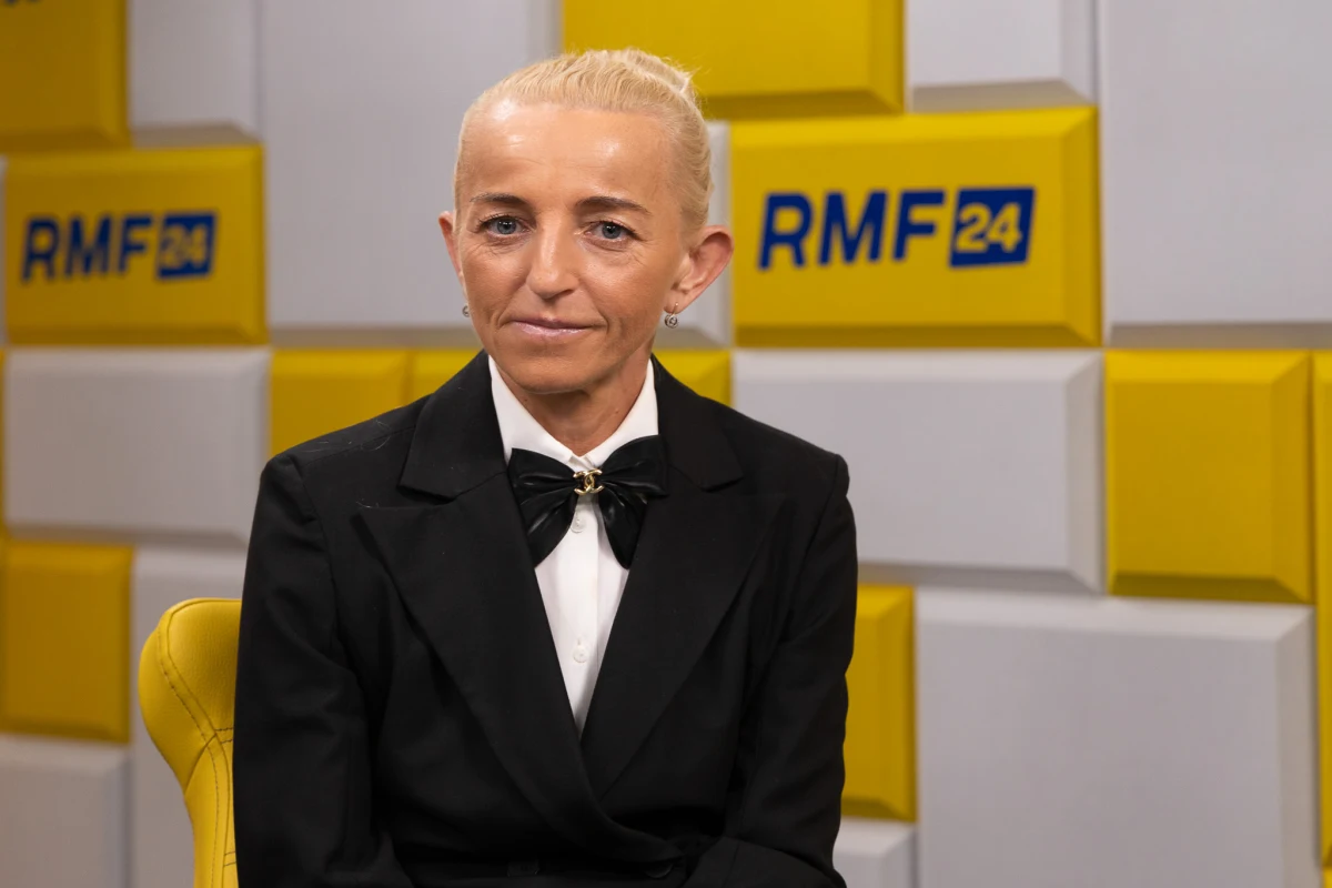 "Jeśli popatrzymy na poziom długu i porównamy się z innymi krajami europejskimi, to de facto nie jesteśmy liderem" - mówiła w Rozmowie o 7:00 w Radiu RMF24 prof. Marta Postuła, wiceprezes Banku Gospodarstwa Krajowego. "Rząd robi wszystko, żeby nie przekroczyć progu konstytucyjnego, również (...) miksując środki rynkowe ze środkami budżetowymi" - tłumaczyła ekspertka. 