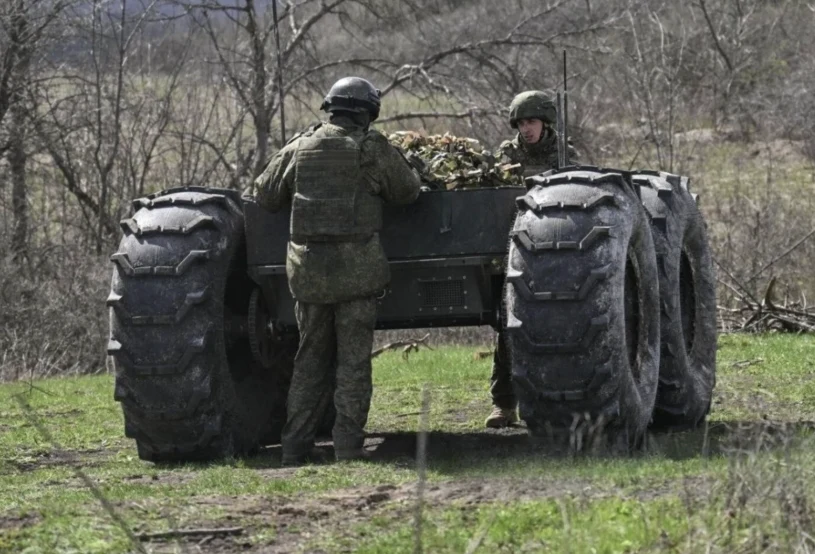 Nie tylko drony FPV. Rosja rozwija naziemne roboty logistyczne