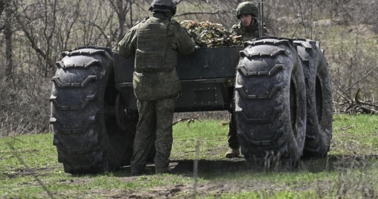 Nie tylko drony FPV. Rosja rozwija naziemne roboty logistyczne