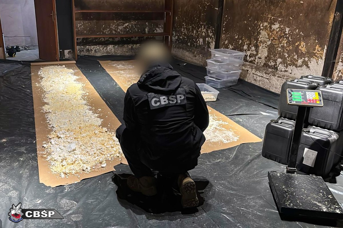 Akcja służb w dawnej stadninie koni. Złapani na gorącym uczynku