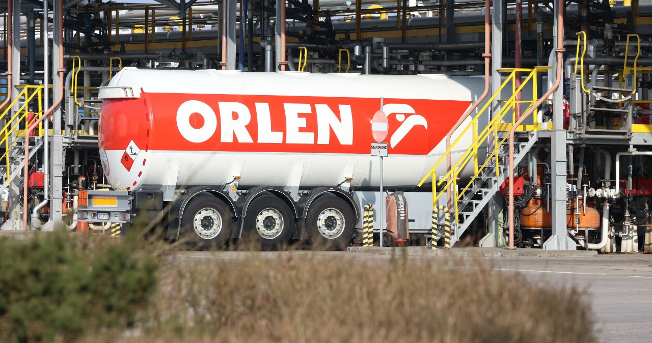 Orlen ponownie obniża ceny paliw. Benzyna tańsza o 90 zł