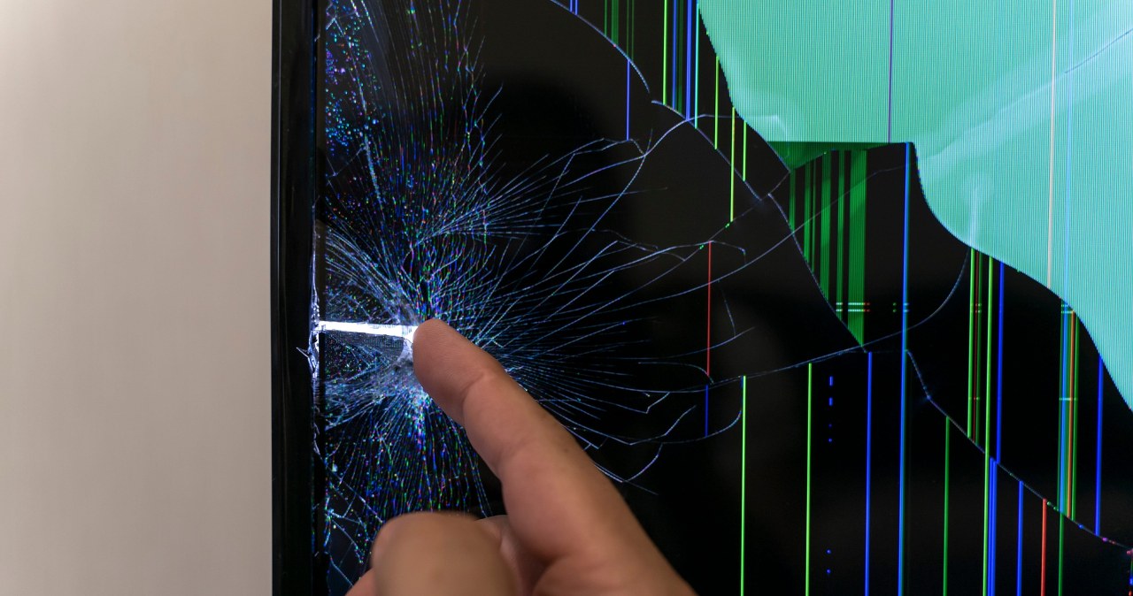 Zbity ekran telewizora. W tej sytuacji jego wymiana nie ma sensu