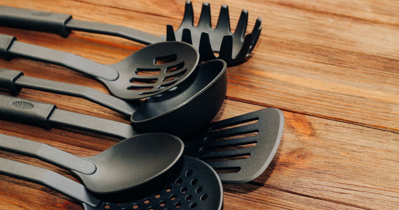 GIS ostrzega przed łyżką do makaronu. Możliwa obecność amin aromatycznych