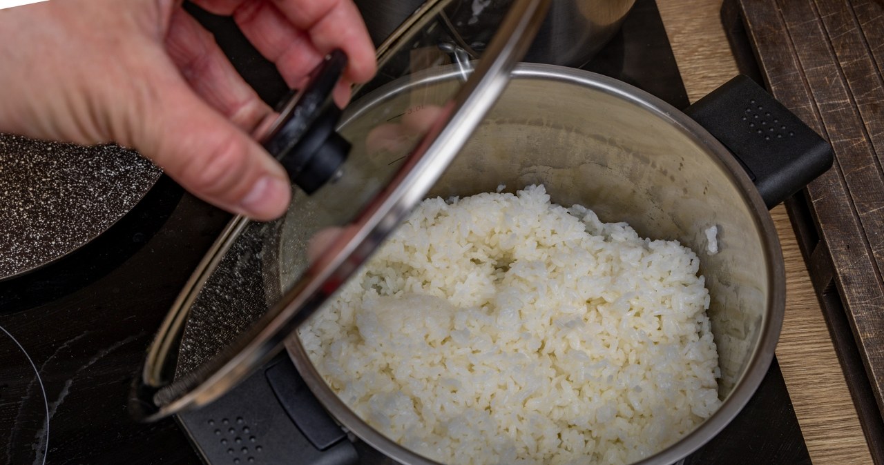 Gotujesz ryż w niewielkiej ilości wody? Oto co może się stać