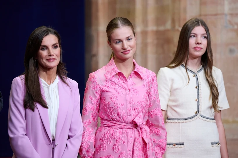 Czy królowa Letizia faworyzuje Leonorę? Media analizują relację z córkami