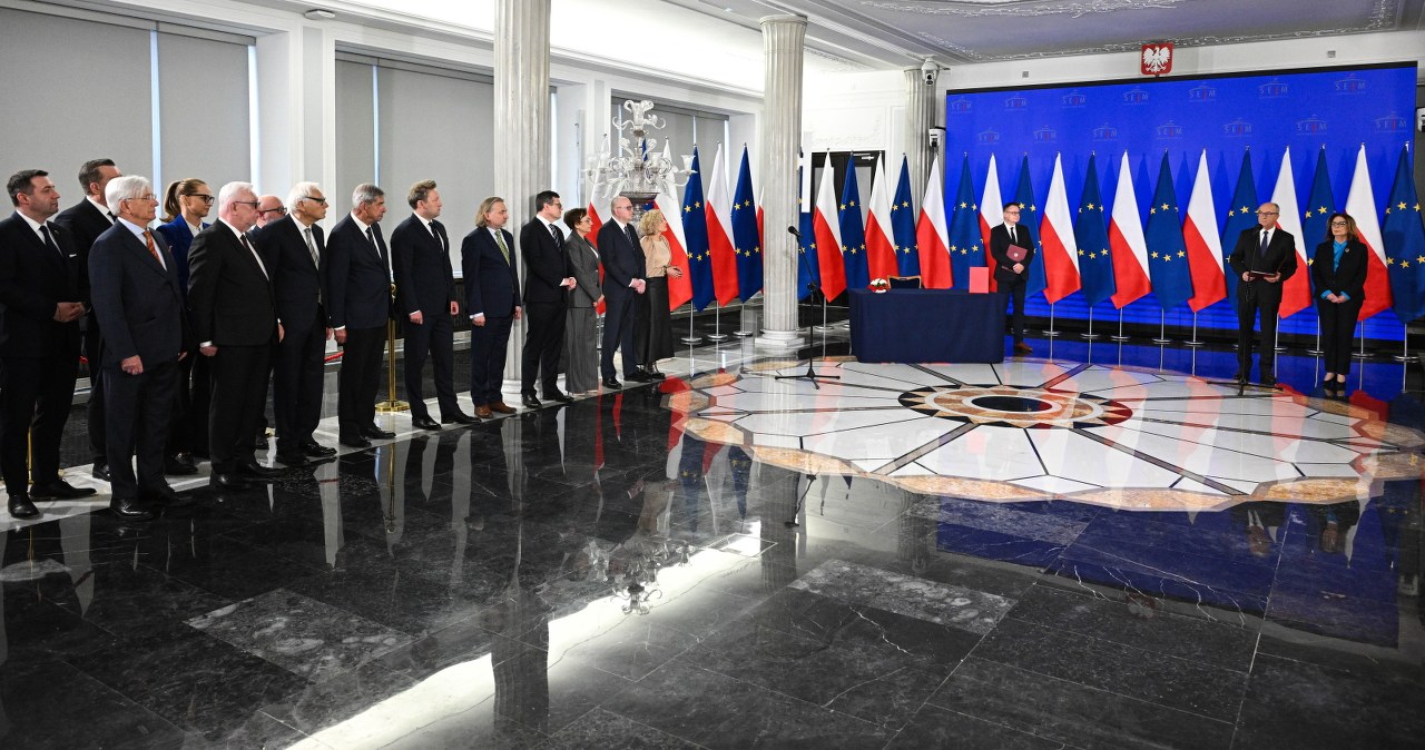 Ślubowanie sędziów TK. Fala komentarzy po uroczystości. „Cyrk” Ślubowanie sędziów TK. Fala komentarzy po uroczystości. „Cyrk”